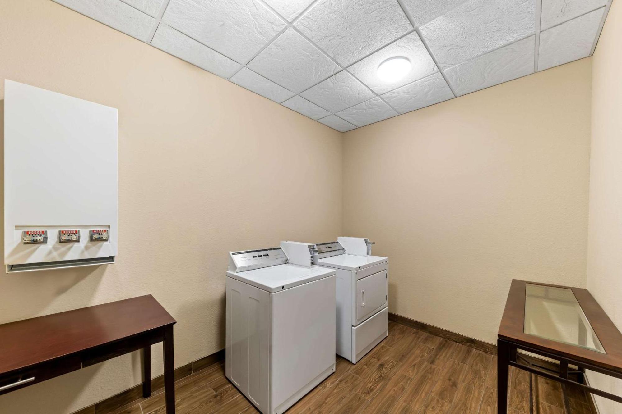 Comfort Inn & Suites Near Lake Lewisville Corinth Εξωτερικό φωτογραφία