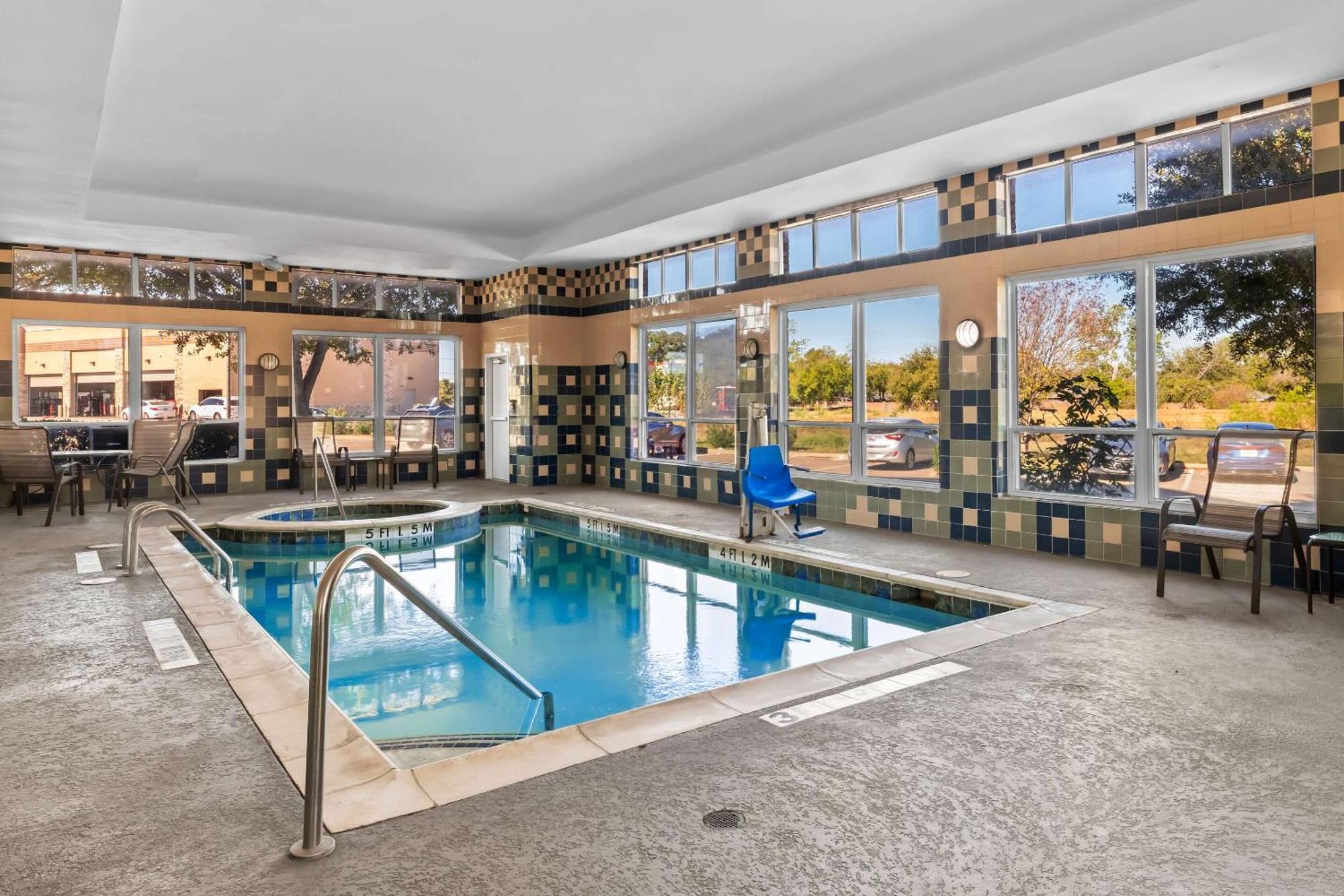 Comfort Inn & Suites Near Lake Lewisville Corinth Εξωτερικό φωτογραφία