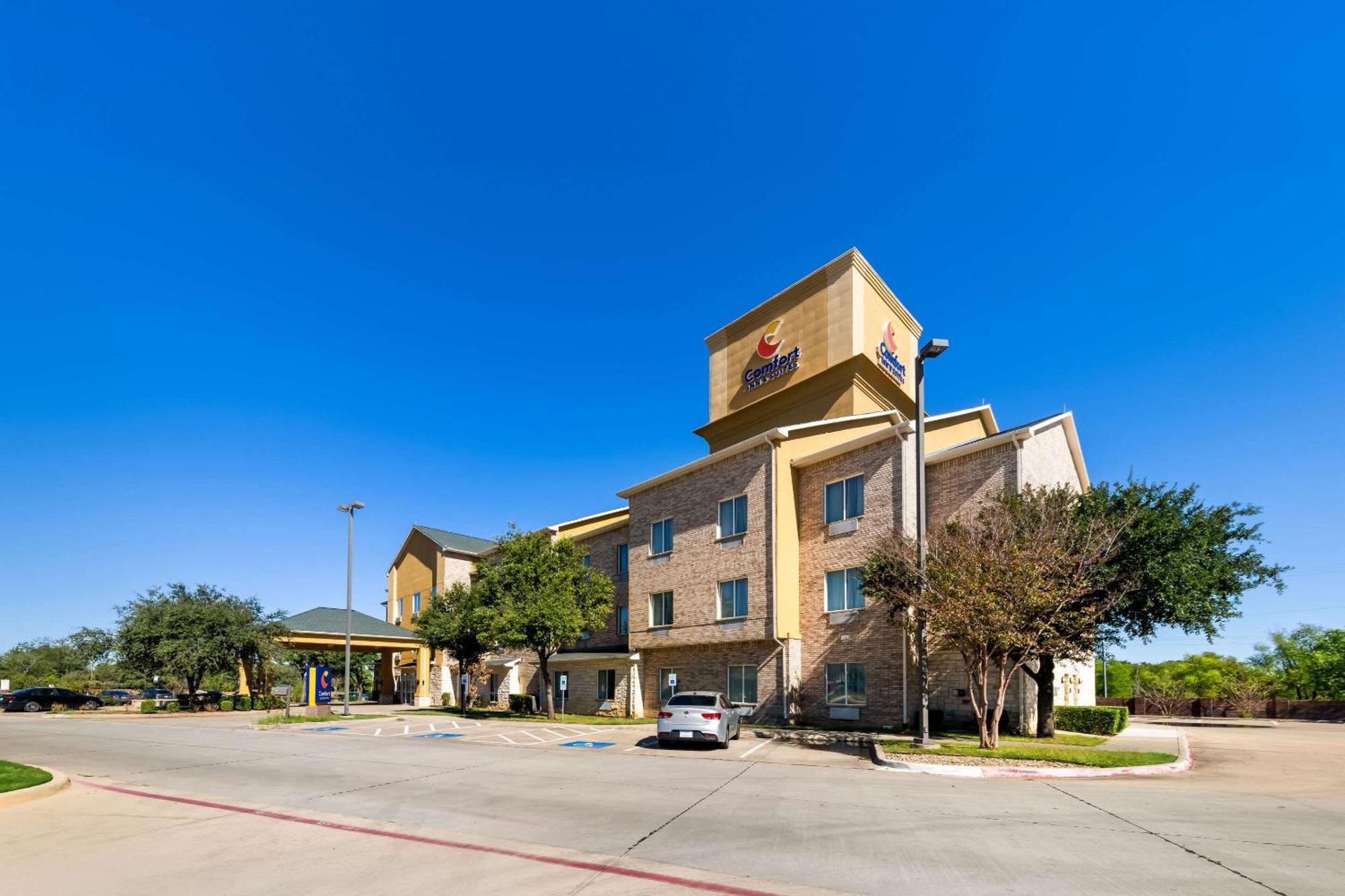 Comfort Inn & Suites Near Lake Lewisville Corinth Εξωτερικό φωτογραφία